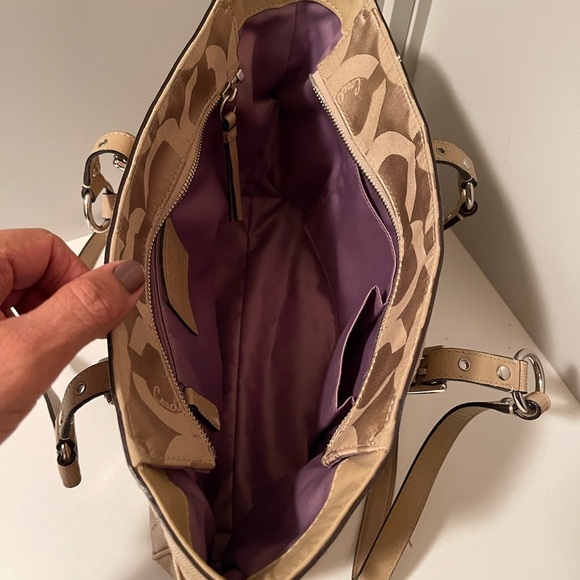 Coach beautiful tan and cream color bag with great conditions - Picture 2 of 16